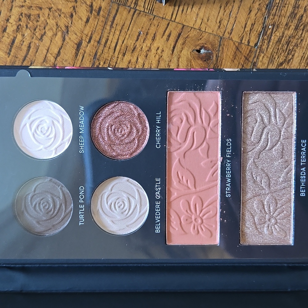 Laura Geller Urban Garden Central Park Palette - Picture 3 of 3